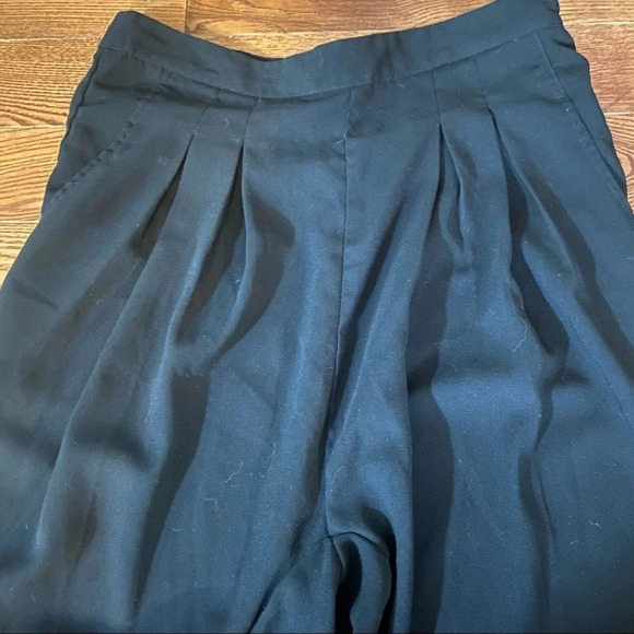BCBGMAXAZRIA pleated black capris in size small - Picture 4 of 10